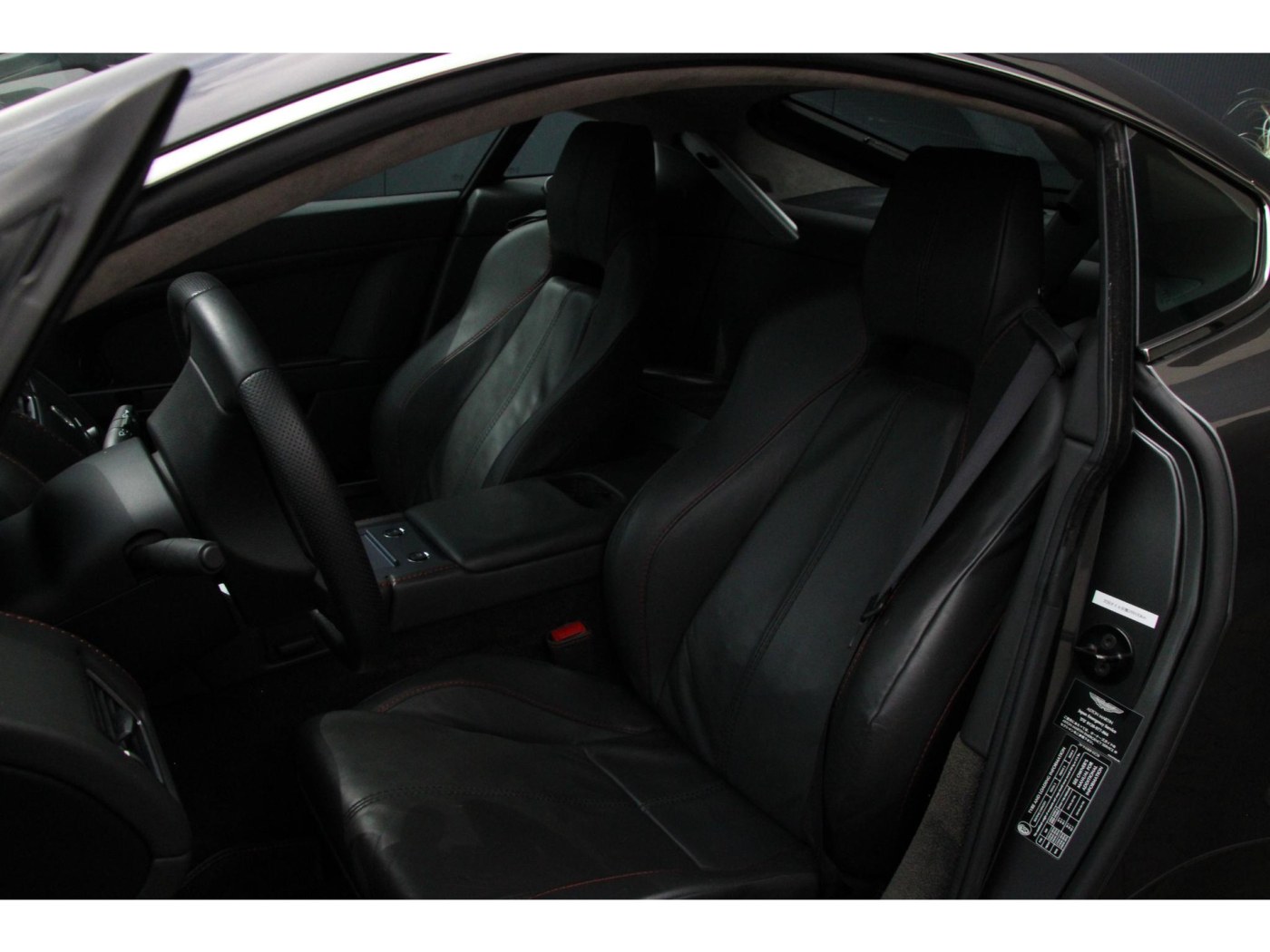 Aston Martin V8 Vantage | Handbak 6 | Youngtimer | BTW-auto | — foto 4 van 45